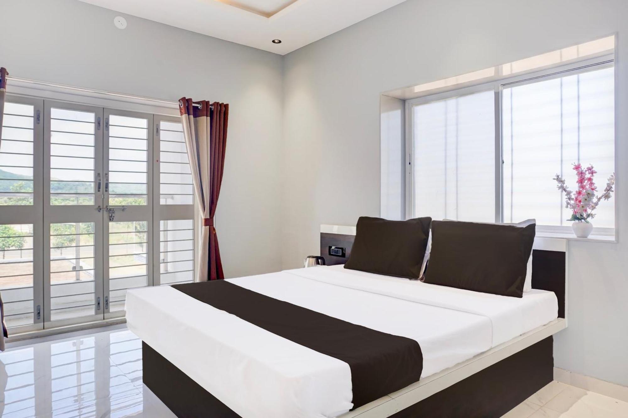 Hotel O Jeevan Restaurant & Lodging Kavathe Exterior foto