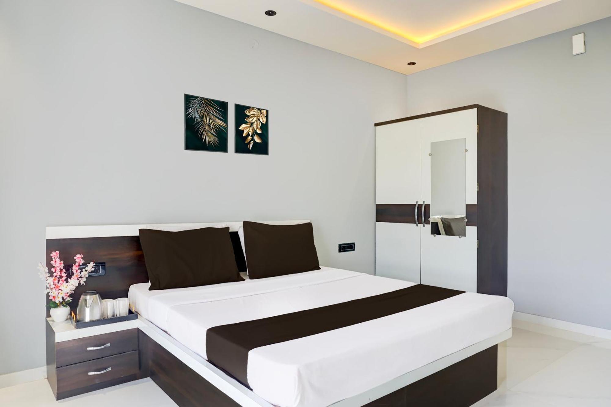 Hotel O Jeevan Restaurant & Lodging Kavathe Exterior foto